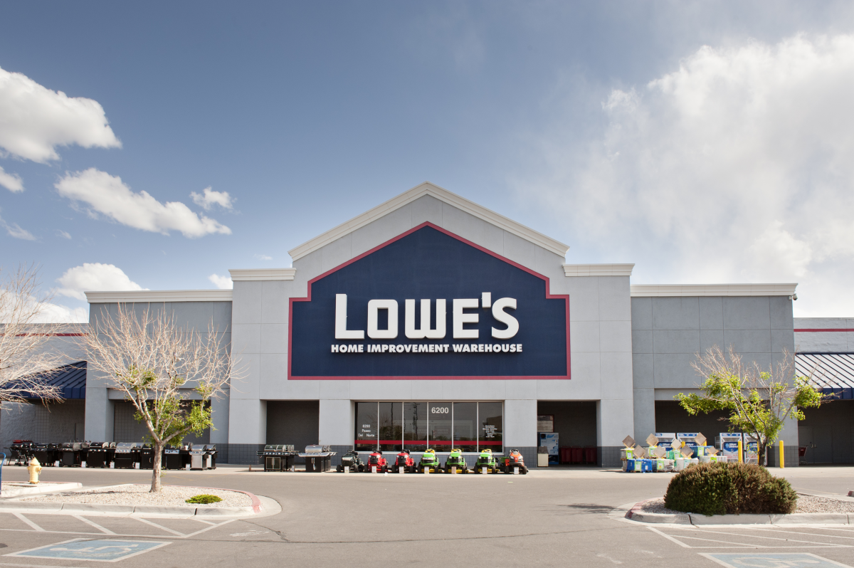 Lowe's Store Card Offers Discounts and Financing Options