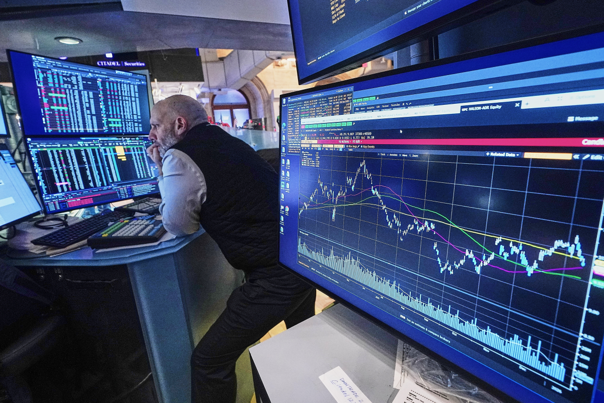 US Stocks Retreat Amid Bank Earnings and Iran Tensions