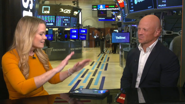 Futurum Group CEO Identifies Five Tech Stocks Poised for Market Leadership in 2026