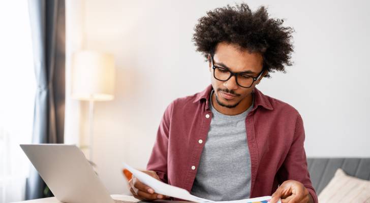 Young Homebuyer Weighs Discounted Family Property Amid Financial Calculations