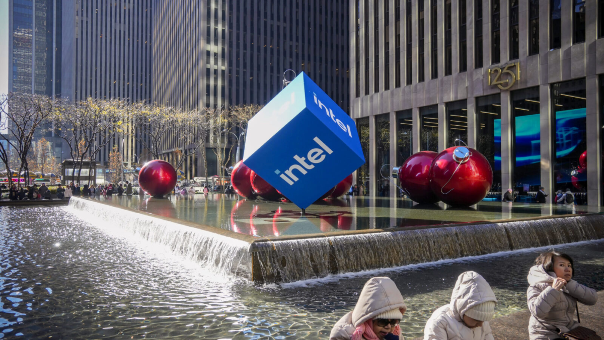 Intel Stock Rises After Analyst Upgrade Highlights Foundry Progress