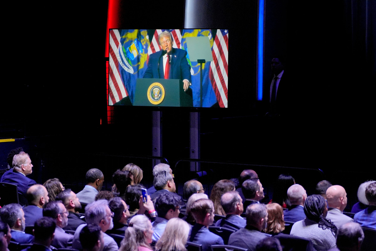 Trump Proposes 10 Percent Credit Card Rate Cap Amid Banker Opposition