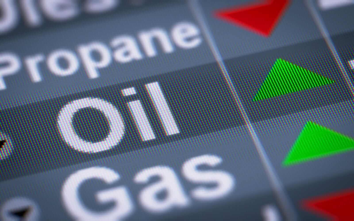 Oil Prices Surge Amid Iran Unrest and Supply Disruptions