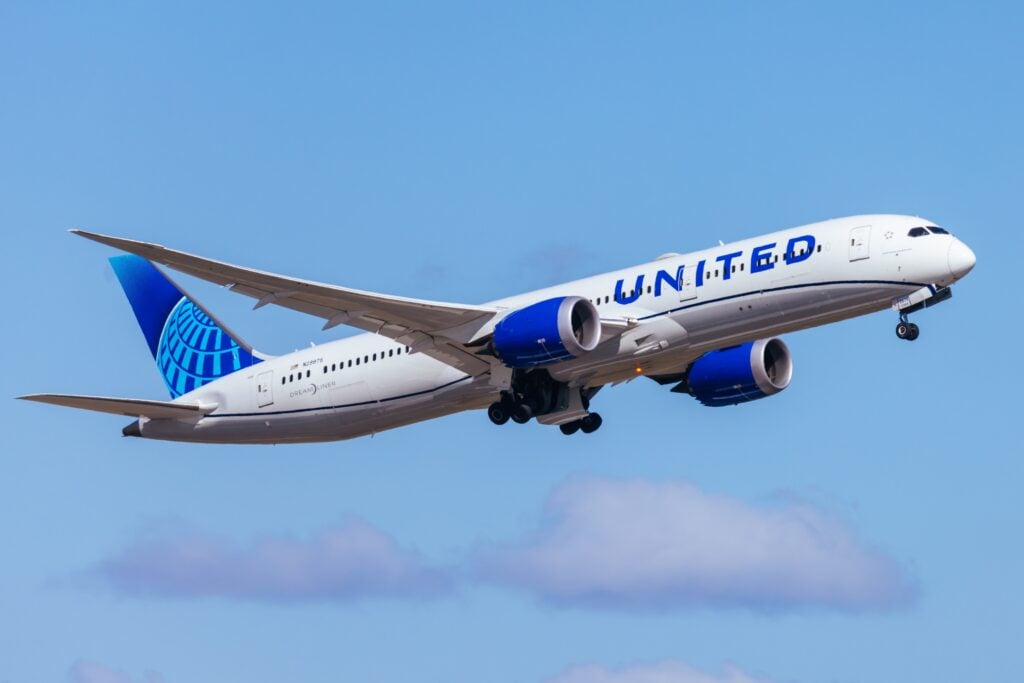 AI Model Predicts Modest Rise for United Airlines Stock Over Next Two Months