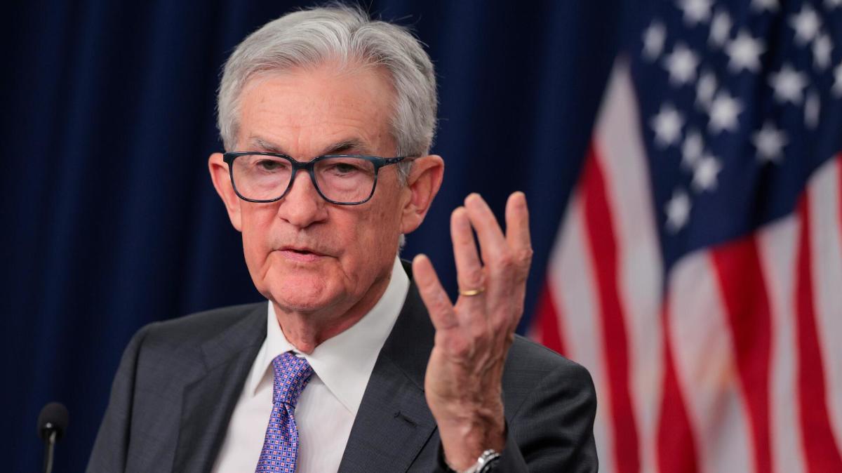 Fed Officials Signal Rate Cut Delay as Blackout Period Begins