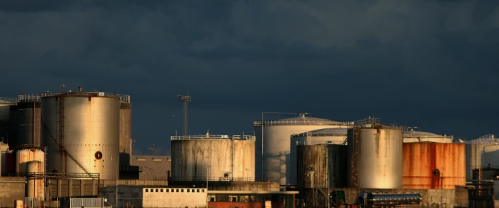 TotalEnergies Projects Strong Fourth Quarter Performance Amid Oil Price Drop