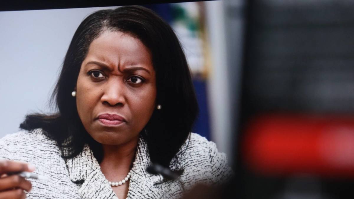 Supreme Court Weighs Trump Bid to Oust Fed Governor Cook