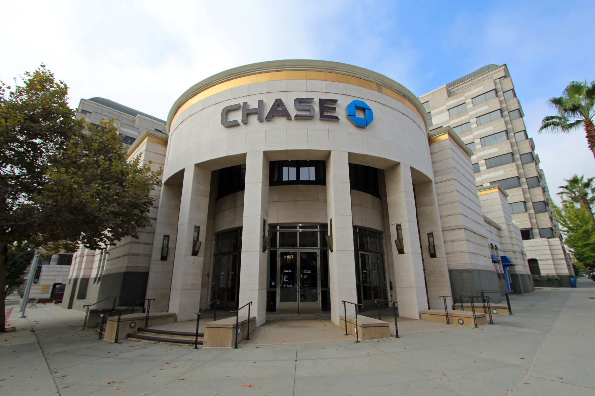 Five Top Lenders Maintain Sub-6% Rates Amid Mortgage Increase