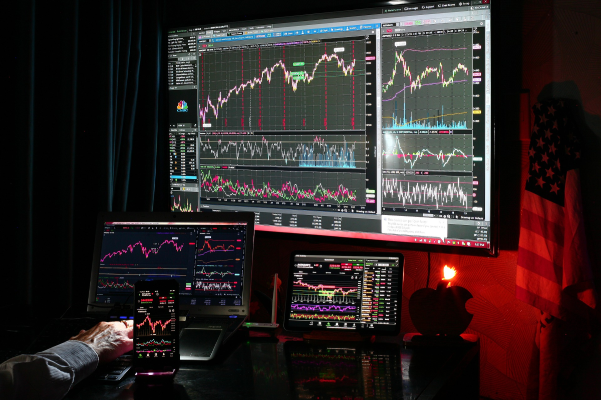 Cramer Addresses Capital One Performance After Trump's Credit Card Rate Comments