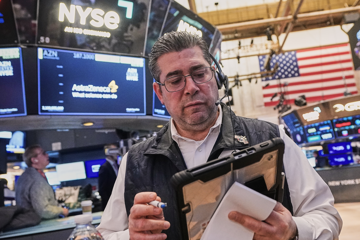 US Stock Futures Edge Higher as Tech Earnings and AI Focus Drive Market Moves